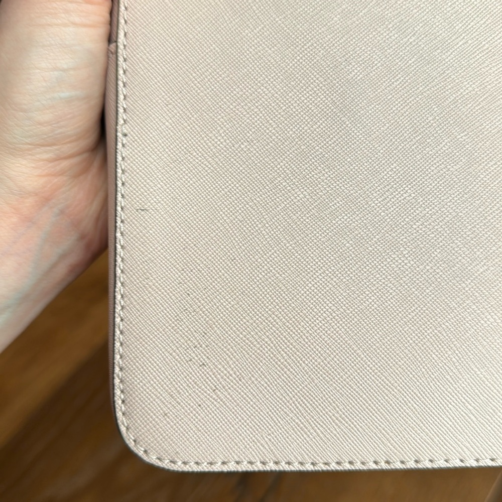 Micheal Kors - Large Leather Jet Set East West Crossbody in Soft Pink/Gold - Picture 8 of 9